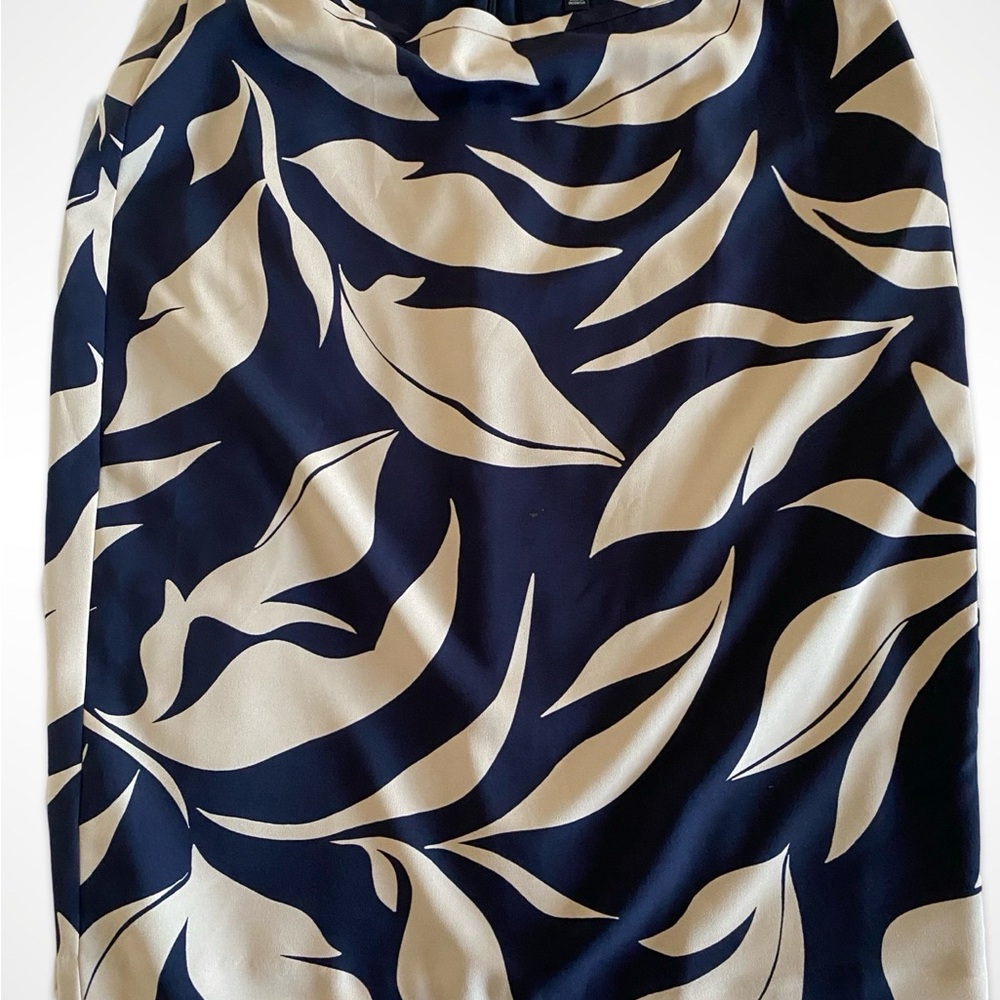 Ann Taylor - Chic Black and White Leaf Print Skirt